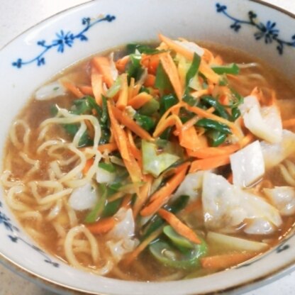 後ろのトナカイさんがめちゃくちゃ可愛い(ё_ё)
アツアツのラーメン！
いただきワン！